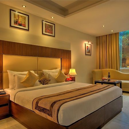 Hotel Regent Continental Делхи Екстериор снимка