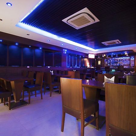 Hotel Regent Continental Делхи Екстериор снимка