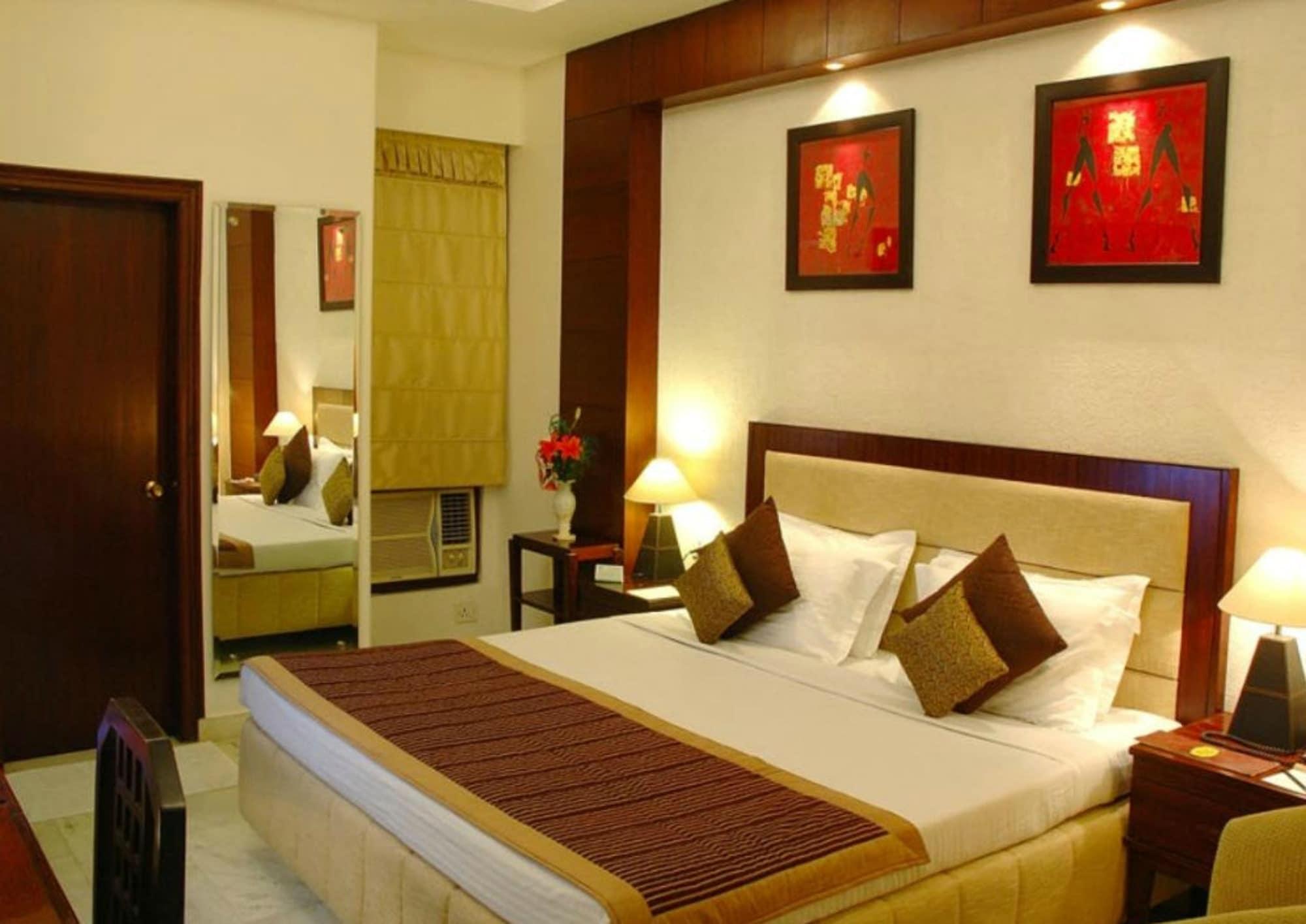 Hotel Regent Continental Делхи Екстериор снимка