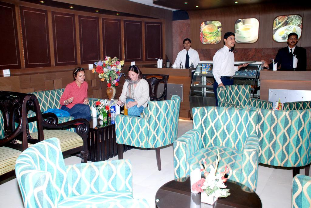 Hotel Regent Continental Делхи Екстериор снимка