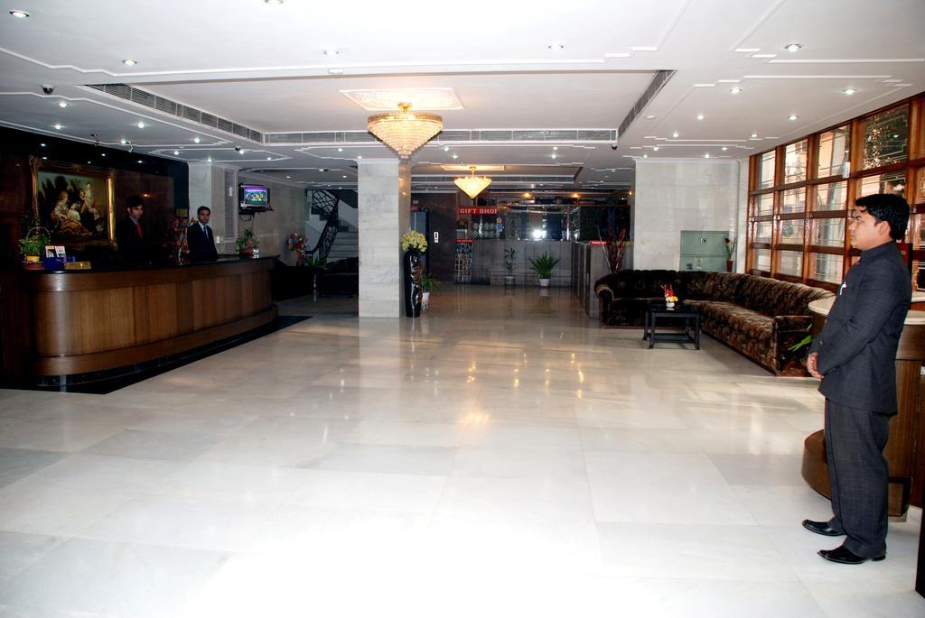 Hotel Regent Continental Делхи Екстериор снимка