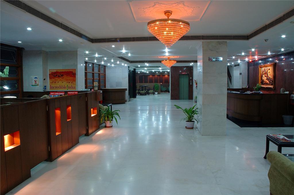 Hotel Regent Continental Делхи Екстериор снимка