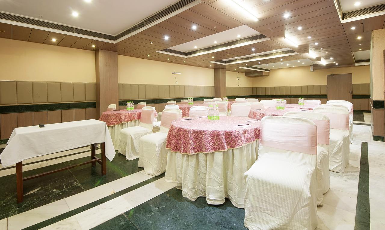 Hotel Regent Continental Делхи Екстериор снимка