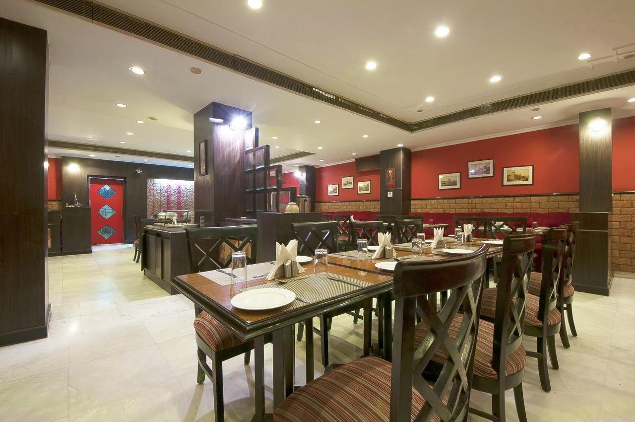 Hotel Regent Continental Делхи Екстериор снимка