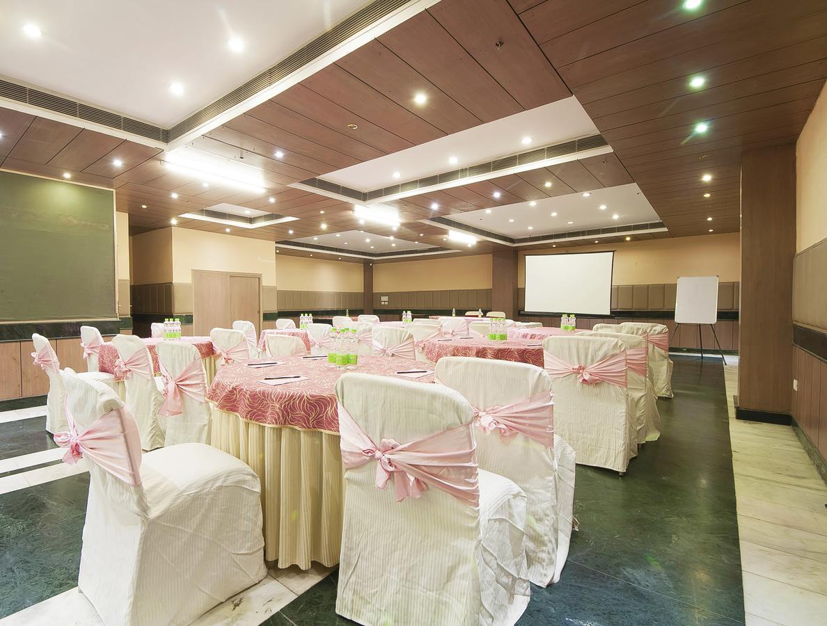 Hotel Regent Continental Делхи Екстериор снимка