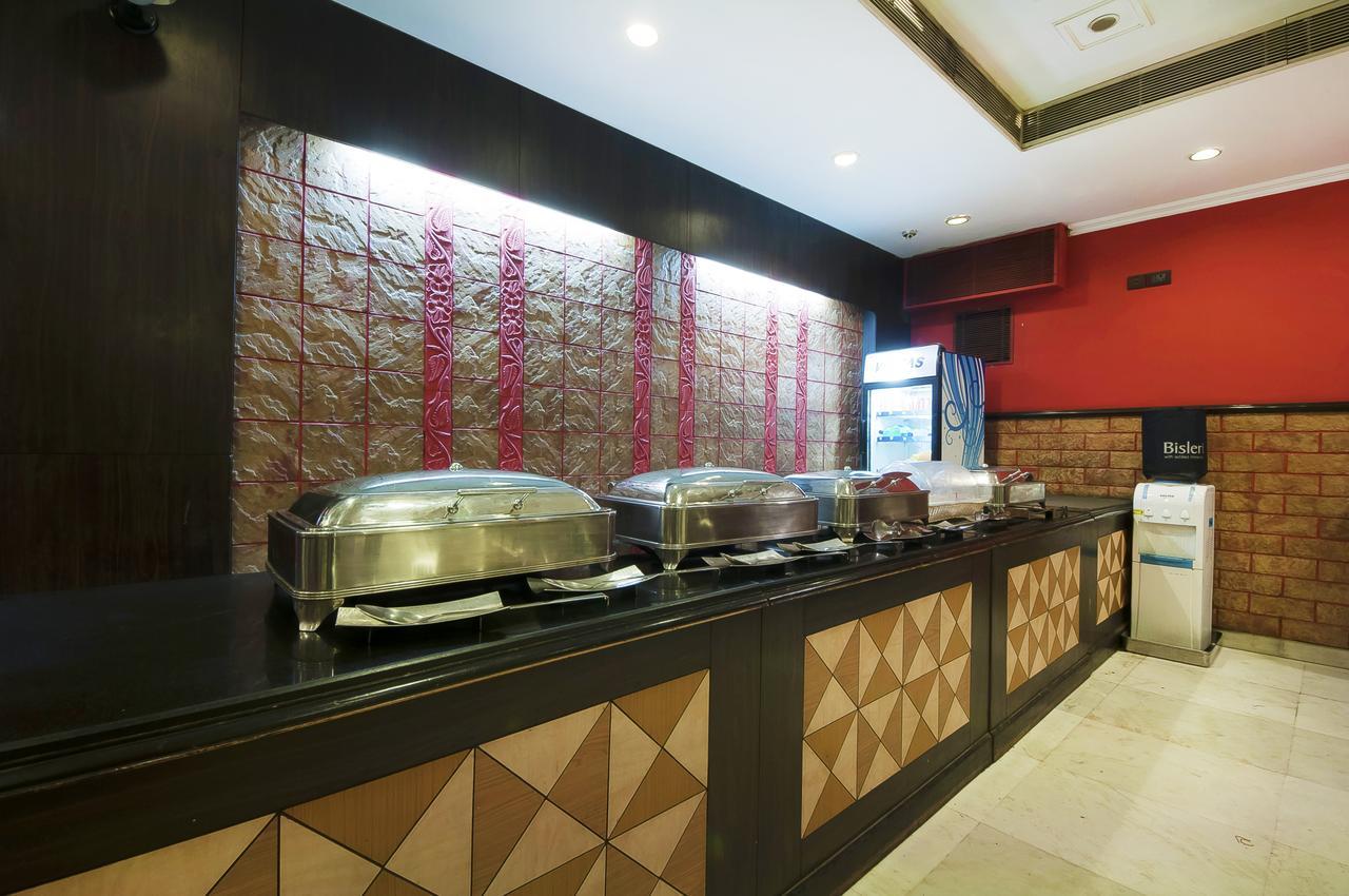 Hotel Regent Continental Делхи Екстериор снимка