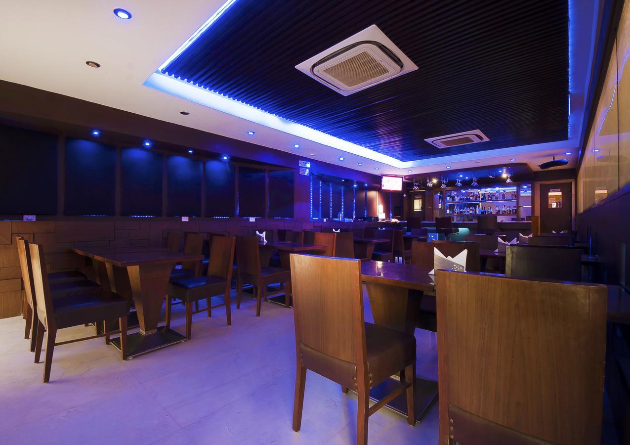 Hotel Regent Continental Делхи Екстериор снимка