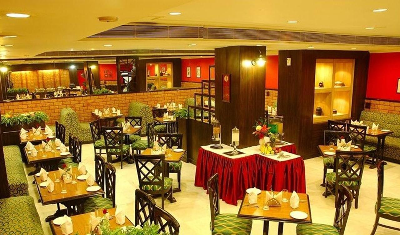 Hotel Regent Continental Делхи Екстериор снимка